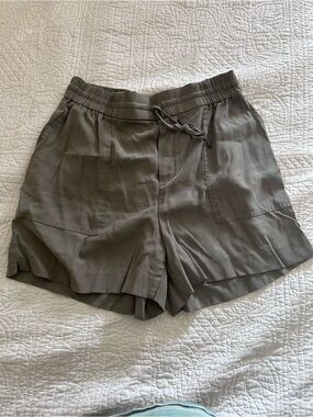 Women's Relaxed Drawstring Shorts in Olive Green